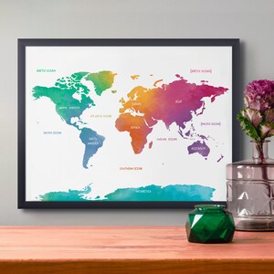 Impresión de mapas del mundo del arco iris - Póster mundial, arte de pared educativo imprimible, DESCARGA DIGITAL (incluye la Antártida)