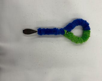 Pill package puncture tool