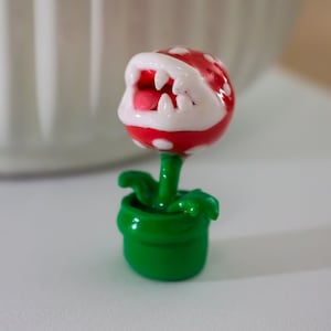 Super Mario Piranha Pflanze Polymer Clay handgemachte Charme Geschenke für ihn Gamer Schreibtisch Dekor super Mario Fantasie niedlichen Ton Charme