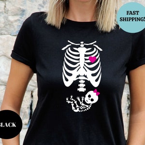 ハロウィンマタニティシャツ、面白い妊婦カップルコスチューム、お揃いTシャツ、新米ママとパパへのギフト、スケルトンベビー妊娠発表