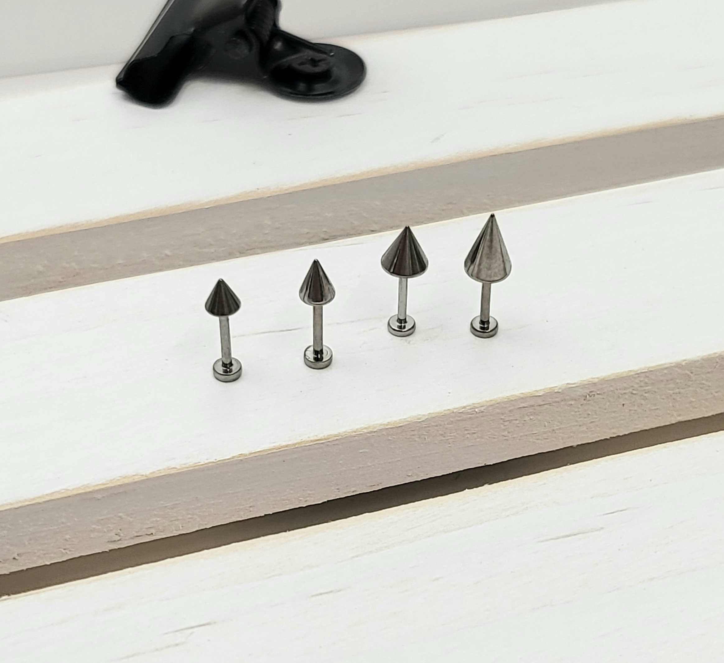 Titanium Spike Push inLabret 16g, 18g, 20g Tragus Cartilage Helix Lip Nose Piercings