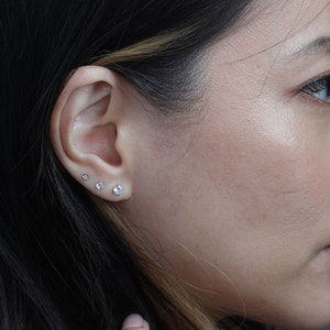 Titanium 2mm, 3mm, 4mm Prong Set Cz Push in Labret 16g, 18g, 20g Tragus Cartilage Helix Piercings