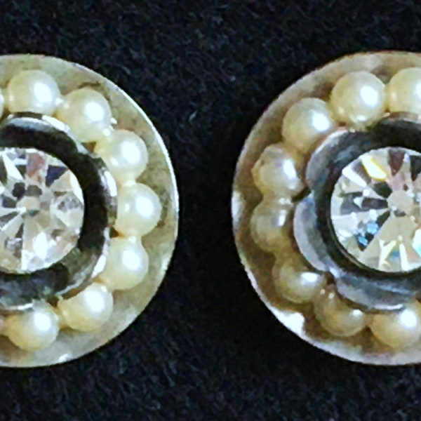 2 Vintage Rhinestone & Faux Pearl Buttons, Silver Flower Setting |Sewing Button Art Button Jewelry Crochet Knitting Dress Duvet Pillow Quilt