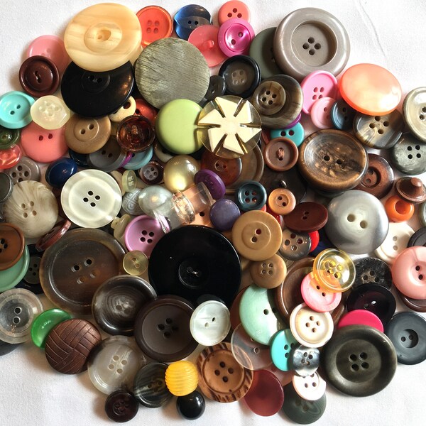 150+ Vintage Buttons 7 oz Assorted Mix Color/Size Variety, Sew Through, Shank, Pearlized, Moonglow+ | Sewing Knitting Crochet Art Jewelry