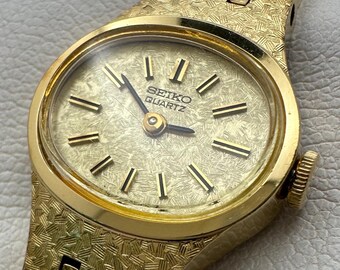 Vintage Seiko Quartz Japan 2E20 Base Metal St. Steel Back
