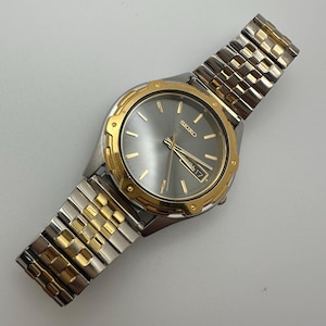 Vintage Seiko Quartz Watch – 1996 Two-Tone Stretch Band, Grey Sunburst Dial, Day-Date, 39mm