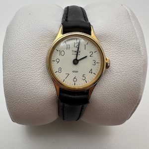 Vintage Timex Quartz Watch – Small Gold Case, Black Leather Band, Classic Minimalist Style