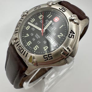 Vintage Wenger Swiss Military Design – Men’s Field Watch – 100M Water Resistant, Leather Band, S.A.K. Design