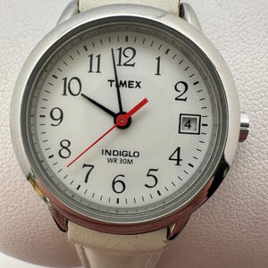 Vintage Timex Indiglo Women’s Petite Watch – 25mm, White Leather Band, Date, Quartz