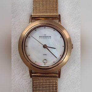 Skagen Women&#39;s Rose Gold Tone Watch - Mother Of Pearl Face On Mesh Band 16SRRW