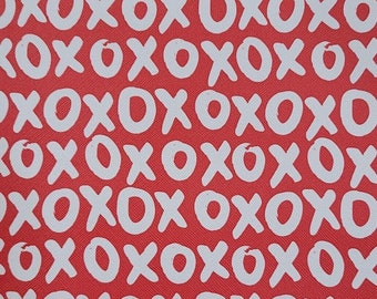 Draps en similicuir pour la création - XO blanc sur fond rouge