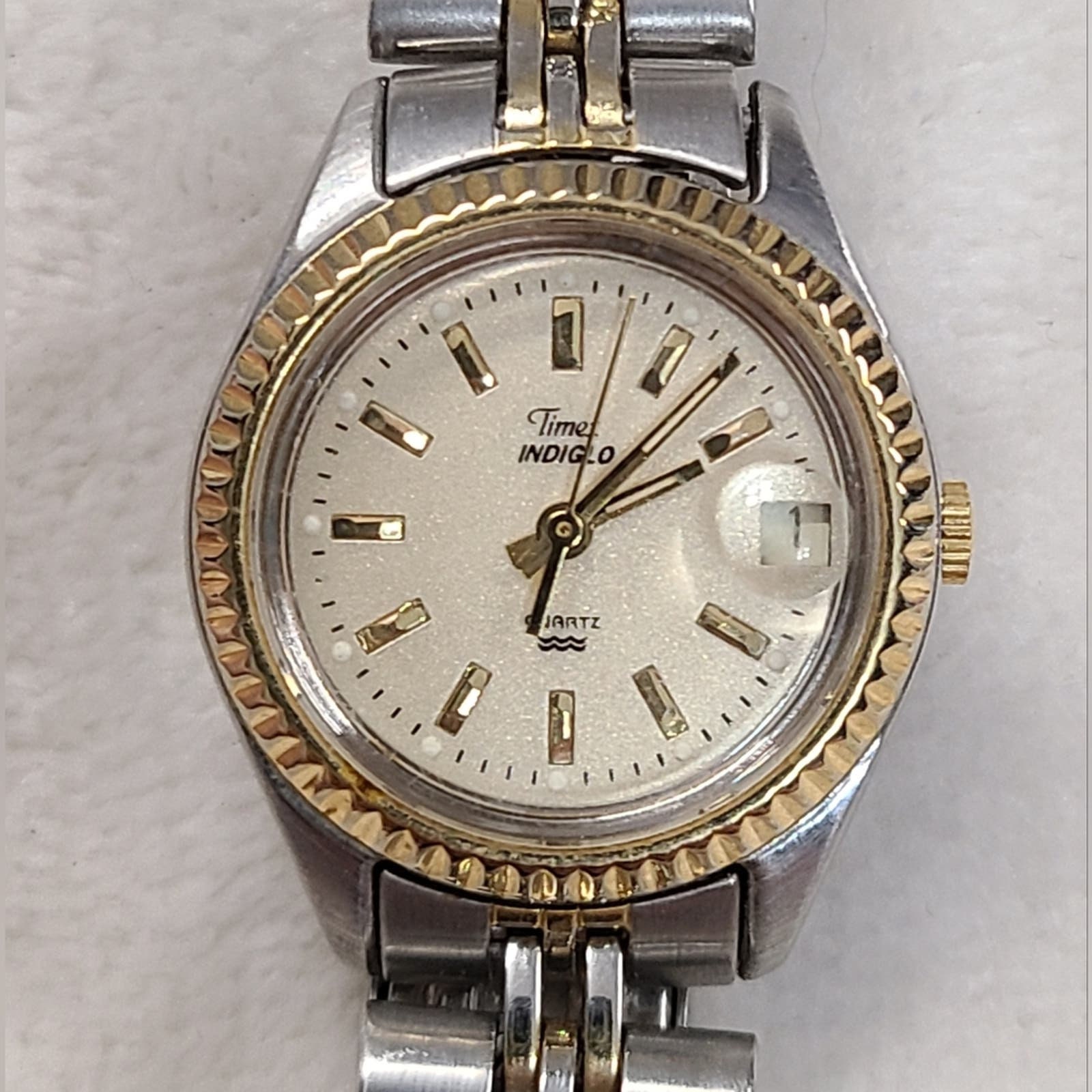 Vintage Timex Indiglo Women's Two Tone Fluted Bezel Presidential Watch
