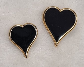 Paire d'épingles coeur Sarah Coventry dorées et émaillées noires