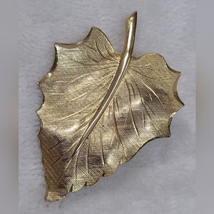 Vintage Gold Tone Textured Leaf Brooch