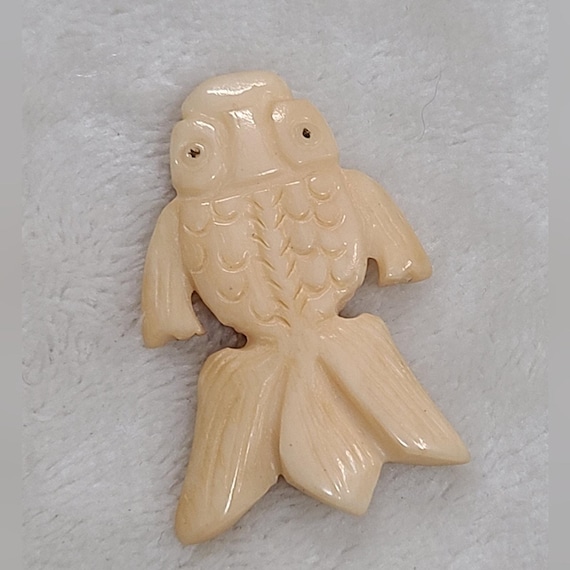 Vintage Carved Bone Fish Charm / Bead