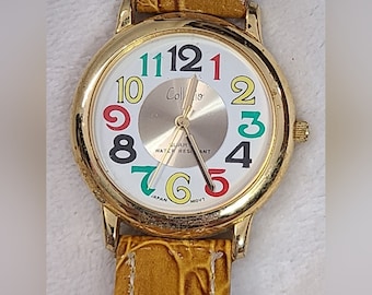 Montre vintage Collezio pour femmes, couleur dorée, cadran multicolorea