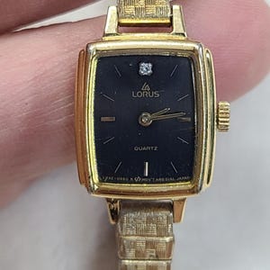 Vintage Lorus Women&#39;s Gold Tone Expandable Band Watch With Diamond