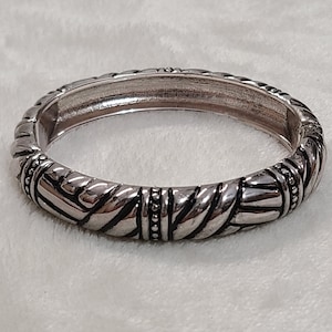 Vintage Silver Tone Hinged Bangle Bracelet