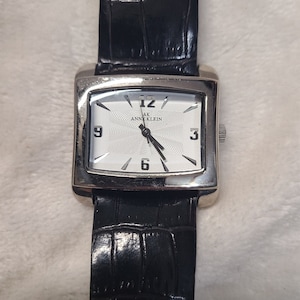 Anne Klein Montre à cadran carré pour femme avec bracelet en cuir
