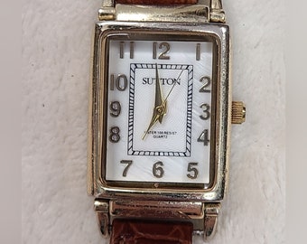 Montre tank vintage Sutton pour femmes, couleur dorée