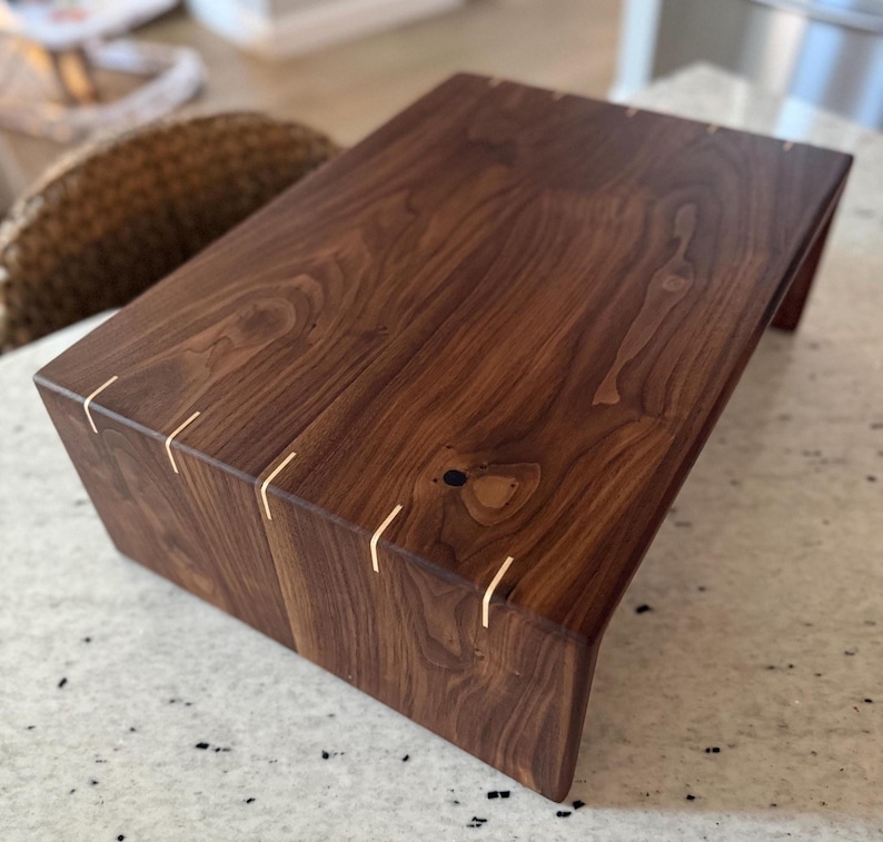 Walnut turntable riser with 5 evenly spaced maple splines