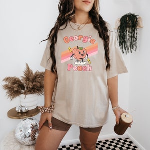 Georgia Peach T-shirt For Women, Cute Women's Summer Shirt For Travel, GA Peach Shirt, Georgia Lover Tee, Retro Peach Shirt For Women