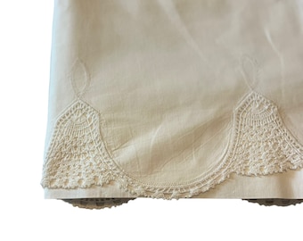 Vintage Linen Flat sheet, King Size Flat Sheet, Crochet Scalloped Edge, Vintage Bedroom Decor, Linen Bed Sheets,