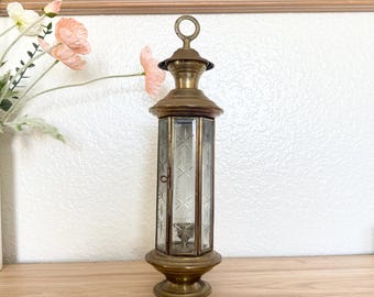 Farol de jardín antiguo de latón / Portavelas de vidrio grabado / Farol de latón vintage de los años 40 y 50 / Decoración para patio exterior / Estilo rústico/campestre