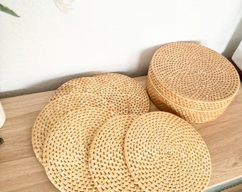 Vintage Woven Straw Trivets: Bohemian Drink Coasters with Holder
