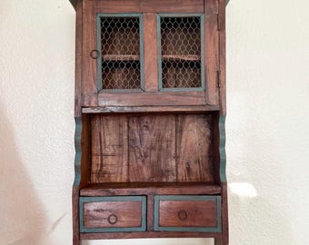 Armario de pared rústico de madera primitiva / Alacena rústica de granja con puertas de alambre