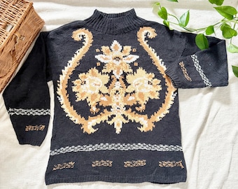 Maglione Vintage Field Gear Since 1980 con stampa floreale nera e oro – Taglia L
