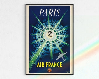 Może przedstawiać: Oprawiony plakat podróżniczy w stylu vintage dla Air France przedstawiający stylizowany widok z lotu ptaka na Paryż nocą. Plakat ma ciemnoniebieskie tło z zielonymi i białymi akcentami oraz tekst "PARIS" i "AIR FRANCE". Zawiera również samolot w stylu vintage.