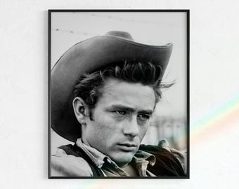 James Dean za kulisami filmu „Olbrzym” Franka Wortha | Pobieranie cyfrowe, czarno-białe fotografie, dziwaczne zdjęcie, stare Hollywood, plakaty