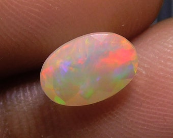 Opale Éthiopienne Naturelle Ovale Facettée 6.38 Carats - Certifiée IGL - Pierre Précieuse