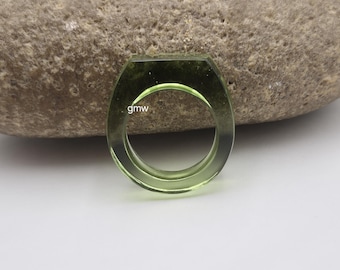 Polished Peridot Quartz Ring: Polished Gemstone