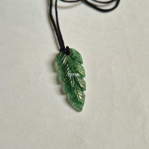グリーンアベンチュリンリーフペンダントネックレス：ハンドメイドの宝石ネックレス