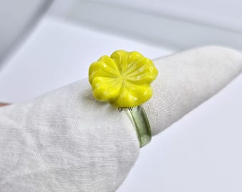 Handgemachte Peridot Quarz Hand geschnitzte & gelbe Quarz Blume Ring: Polierter Edelstein Blume Ring
