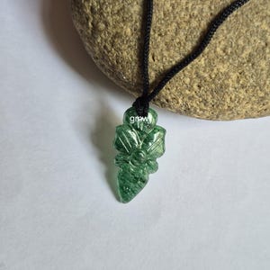 グリーンアベンチュリンリーフペンダントネックレス：ハンドメイドの宝石ネックレス