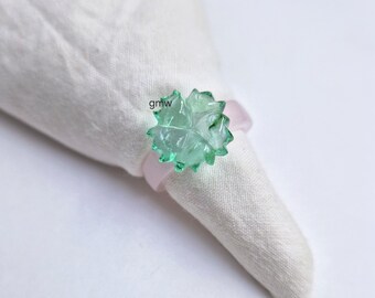Handgemachte Rosenquarz Hand geschnitzte & Grünquarz Blume Ring: Polierter Edelstein Blume Ring