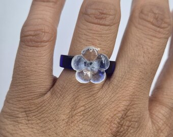 Handgefertigte Blauquarz Hand geschnitzt & Crystal Clear Quarz Blume Ring: Polierter Edelstein Blume Ring