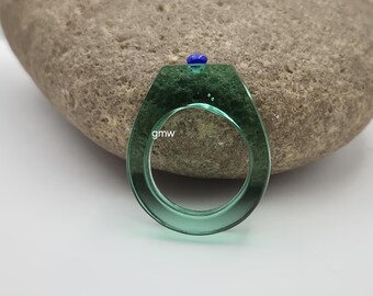 Handgefertigte Grünquarz Hand geschnitzte & Natürliche Lapis Lazuli Ring: Polierter Edelstein Statement Ring