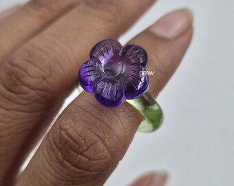 Handgemachte Peridot Quarz Hand geschnitzt & Blau Amethyst Quarz Blume Ring: Polierter Edelstein Blume Ring
