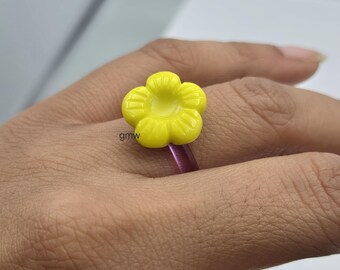 Rosa Quarz Hand geschnitzt & Gelb Quarz Blume Ring: Polierter Edelstein Blume Ring