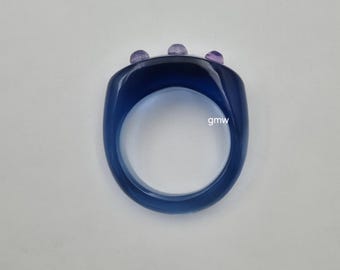 Handgemachte Blauquarz Hand geschnitzt & natürliche Amethyst Ring: polierter Edelstein Statement Ring