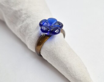 Handgemachte Bier Quarz Hand geschnitzt & Blau Quarz Blume Ring: Polierter Edelstein Blume Ring