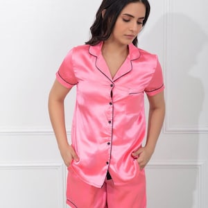 Set of 8 Bridesmaid Pajamas, Bridesmaid PJs, Bridesmaid Gifts, Satin PJs, Bridal PJS, Silk Pajamas, Honeymoon Pajamas, Bridesmaid Proposal