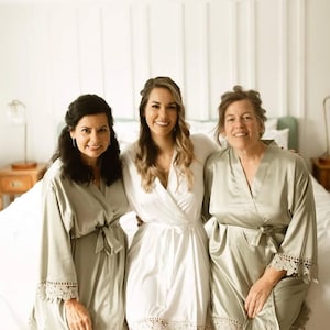 Emerald Green Lace Bridesmaid Robe: Satin Bridal Party Gift