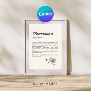 Può includere: Stampa incorniciata con la parola "Marraine" in elegante scrittura, un simbolo a forma di cuore e una definizione in francese. La stampa include una foto, cuori e il testo "l'univers de loline."