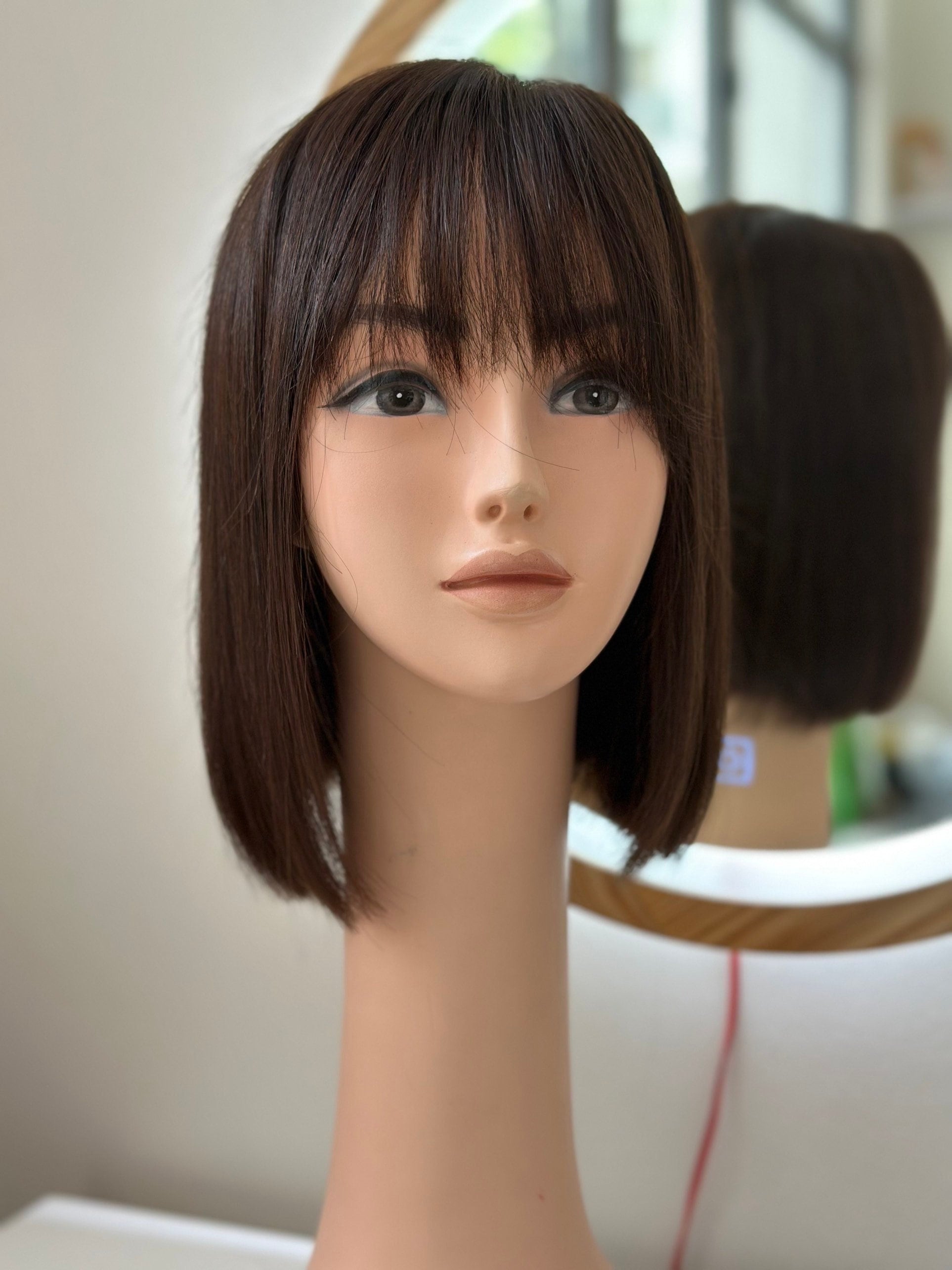 Perruque Courte Femme MARINA 2 - Couleur Châtain Brun Foncé - Synthétique Lisse - Neuf Avec étiquettes