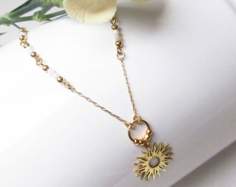 Collier pendentif soleil et perles de nacre